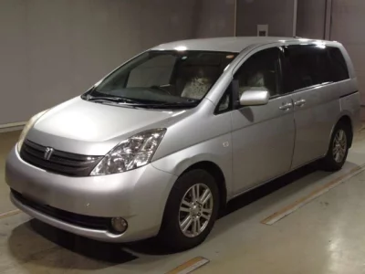 Toyota ISIS  с аукциона в Японии