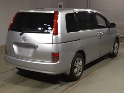 Toyota ISIS  с аукциона в Японии