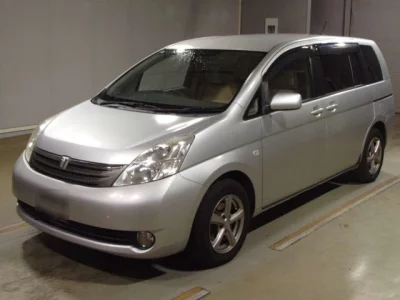 Toyota ISIS  с аукциона в Японии