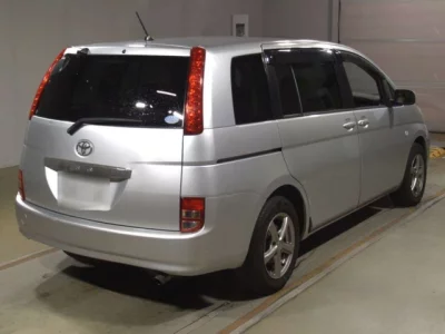 Toyota ISIS  с аукциона в Японии