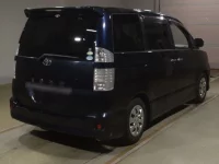 Toyota VOXY лот № 7004 оценка RA  с аукциона в Японии 1