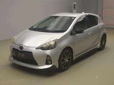 Toyota AQUA  с аукциона в Японии