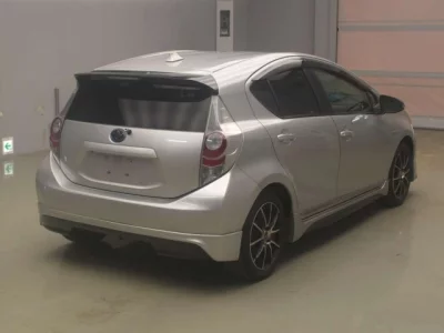 Toyota AQUA  с аукциона в Японии