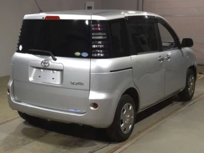 Toyota SIENTA  с аукциона в Японии