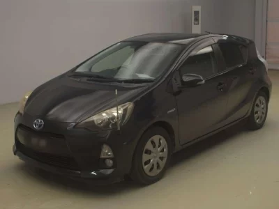 Toyota AQUA  с аукциона в Японии