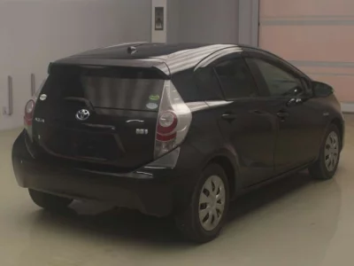 Toyota AQUA  с аукциона в Японии