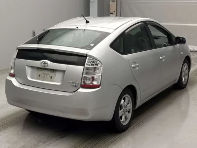 Toyota Prius  с аукциона в Японии