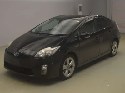 Toyota Prius  с аукциона в Японии