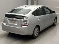 Toyota Prius лот № 4166 оценка RA  с аукциона в Японии 1