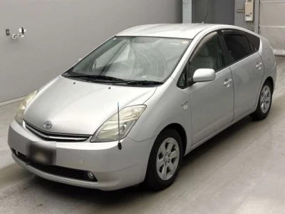 Toyota Prius  с аукциона в Японии