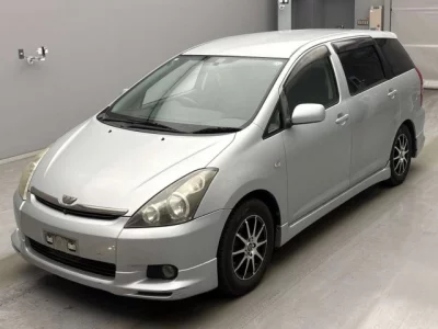 Toyota WISH  с аукциона в Японии