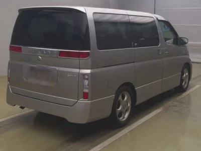 Nissan ELGRAND  с аукциона в Японии