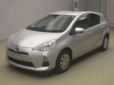 Toyota AQUA  с аукциона в Японии