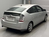 Toyota Prius лот № 18101 оценка 3  с аукциона в Японии 1