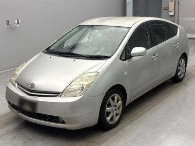 Toyota Prius  с аукциона в Японии