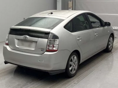 Toyota Prius  с аукциона в Японии
