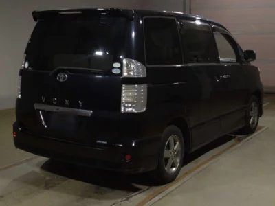 Toyota VOXY  с аукциона в Японии