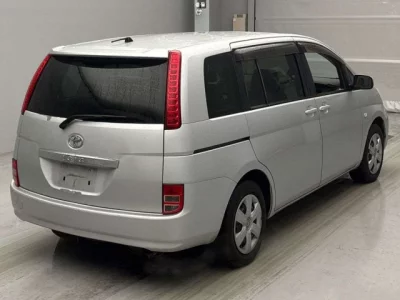 Toyota ISIS  с аукциона в Японии