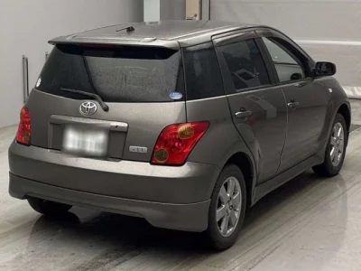 Toyota IST  с аукциона в Японии