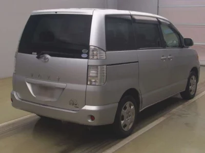 Toyota VOXY  с аукциона в Японии