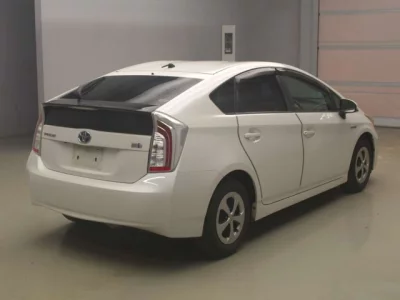 Toyota Prius  с аукциона в Японии