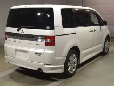 Mitsubishi Delica D:5
