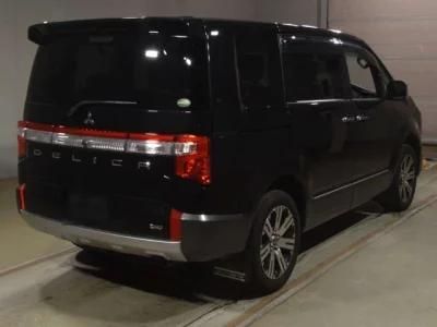 Mitsubishi Delica D:5