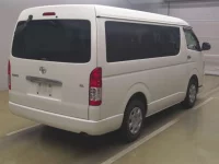 Toyota HIACE лот № 70004 оценка 3.5  с аукциона в Японии 1