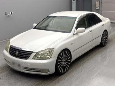 Toyota CROWN  с аукциона в Японии
