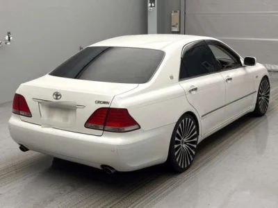 Toyota CROWN  с аукциона в Японии