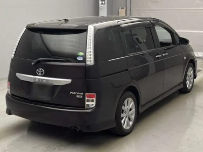 Toyota ISIS  с аукциона в Японии