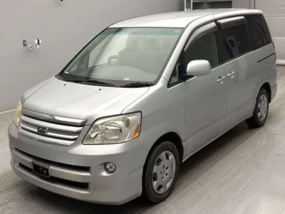 Toyota NOAH  с аукциона в Японии
