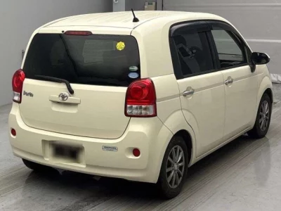 Toyota PORTE  с аукциона в Японии