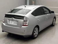 Toyota Prius лот № 4261 оценка 4  с аукциона в Японии 1