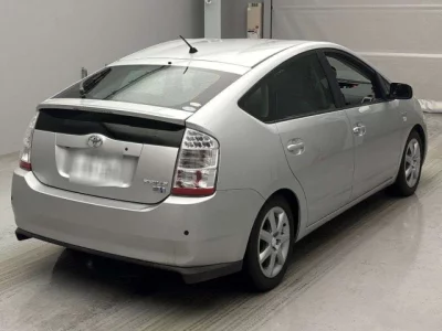 Toyota Prius  с аукциона в Японии