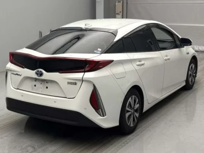 Toyota PRIUS PHV  с аукциона в Японии