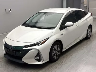 Toyota PRIUS PHV  с аукциона в Японии