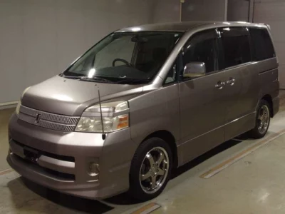 Toyota VOXY  с аукциона в Японии