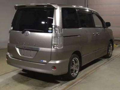 Toyota VOXY  с аукциона в Японии
