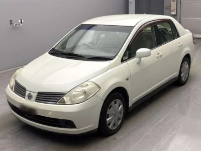 Nissan TIIDA LATIO  с аукциона в Японии