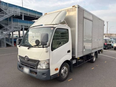 Toyota DYNA  с аукциона в Японии