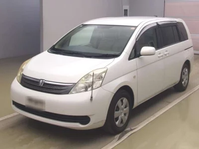 Toyota ISIS  с аукциона в Японии