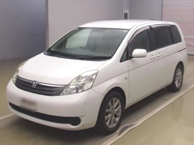 Toyota ISIS  с аукциона в Японии