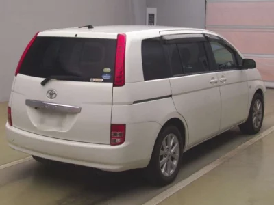 Toyota ISIS  с аукциона в Японии