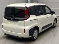 Toyota SIENTA лот № 8022 оценка 3.5  с аукциона в Японии 1