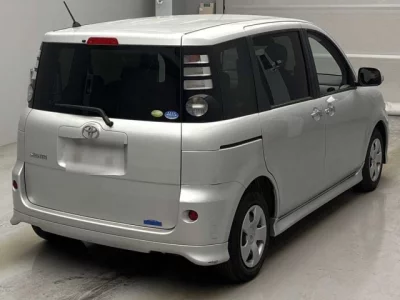 Toyota SIENTA  с аукциона в Японии