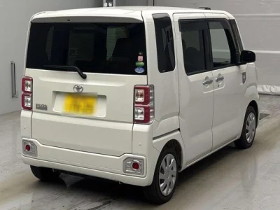 Toyota Pixis Mega
