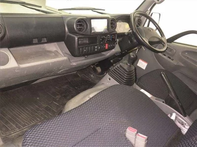 Toyota DYNA  с аукциона в Японии