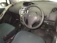 Toyota VITZ лот № 70117 оценка 3.5  с аукциона в Японии 2
