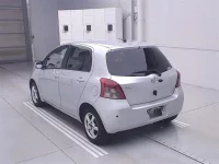 Toyota VITZ лот № 70117 оценка 3.5  с аукциона в Японии 1